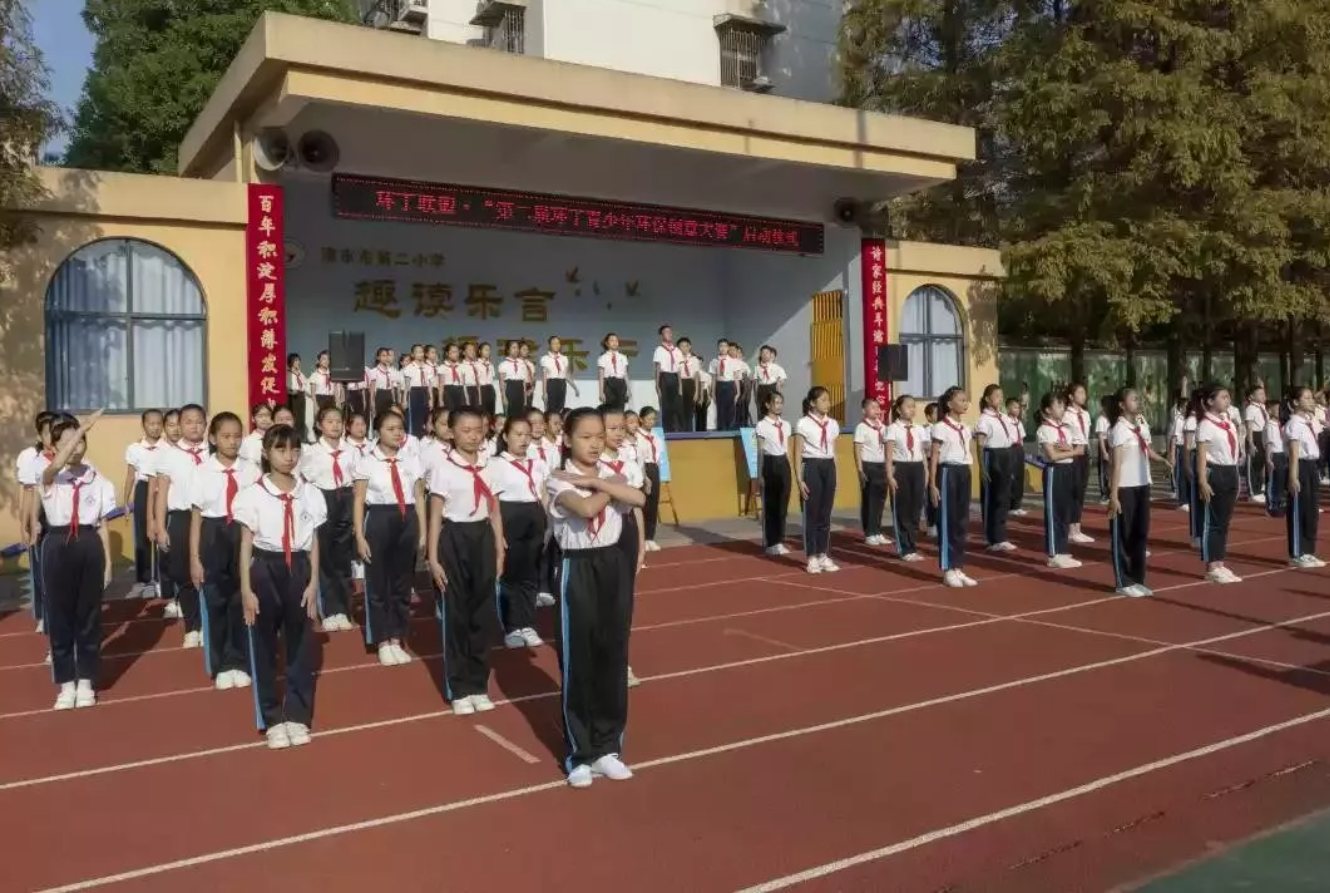 用jj插小舞"第二届环丁青少年环保创意大赛首先在津市市第二小学拉开帷幕"